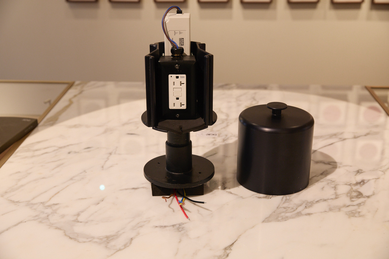 Exterior outlet with PWM-LPV-100-24V